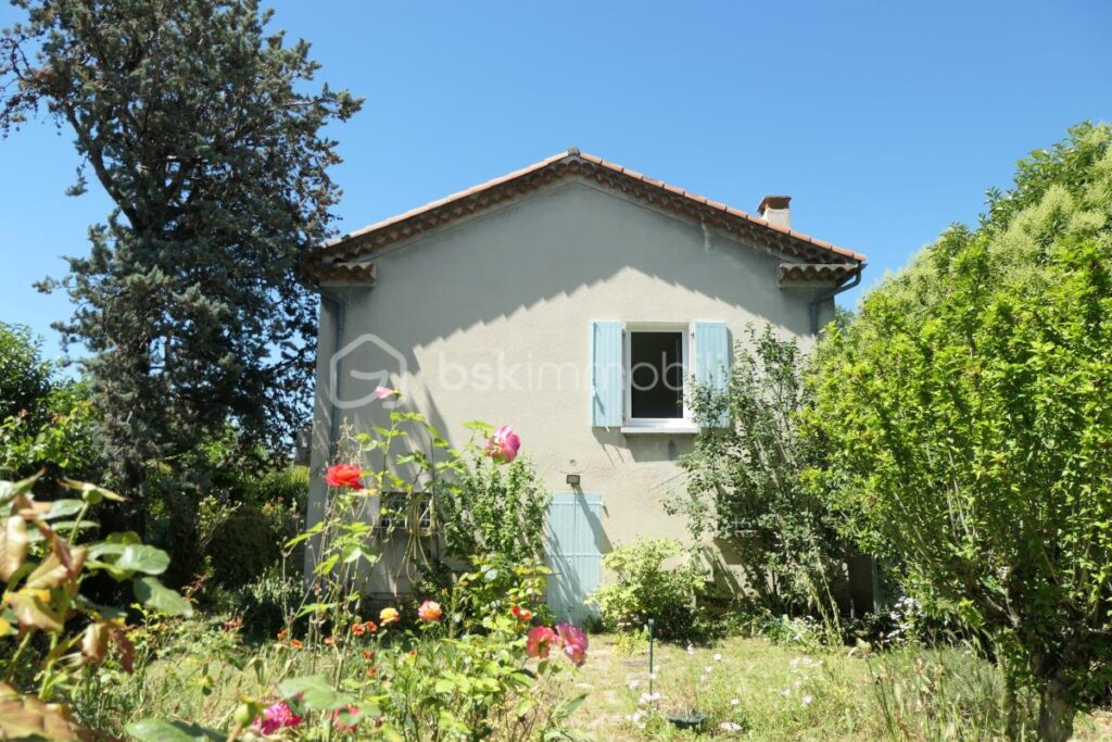 Maison de maître avec Jardin sans vis à vis proche centre ville, commodités et transports ! – 5 pièces – 3 chambres – 99 m²