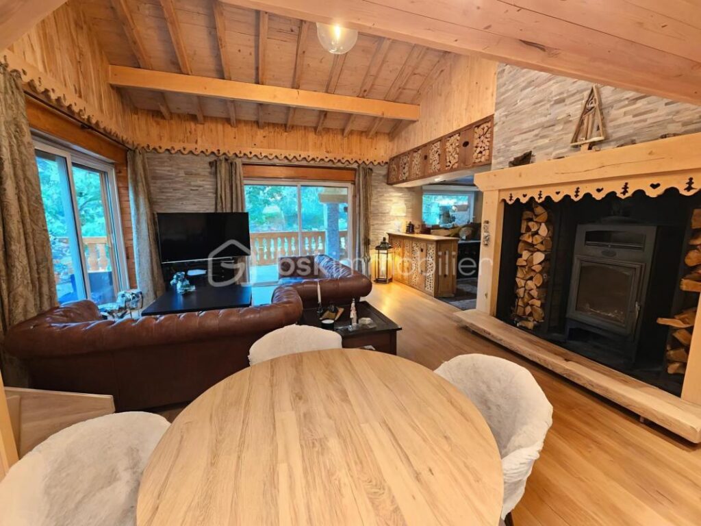 À Vendre : Haut de Chalet à Colmars – Charme et Confort en Montagne – 4 pièces – 3 chambres – 128 m²
