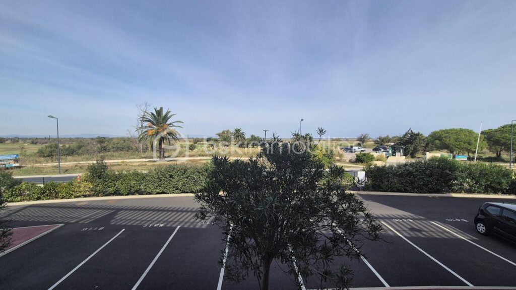A VENDRE APPARTEMENT T2 DE 38M² A SAINT CYPRIEN PLAGE – HORIZON DU GOLF – TERRASSE – ASCENSEUR – PARKING PRIVATIF – VENDU MEUBLE – SOUS BAIL COMMERCIAL – 2 pièces – 1 chambre – 38 m²
