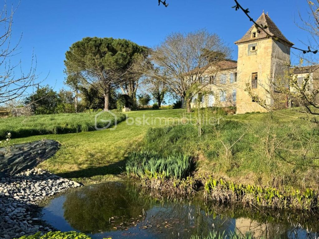 Belle maison en pierres, Dépendances –garage–3 ha 82 – 8 pièces – 6 chambres – 250 m²