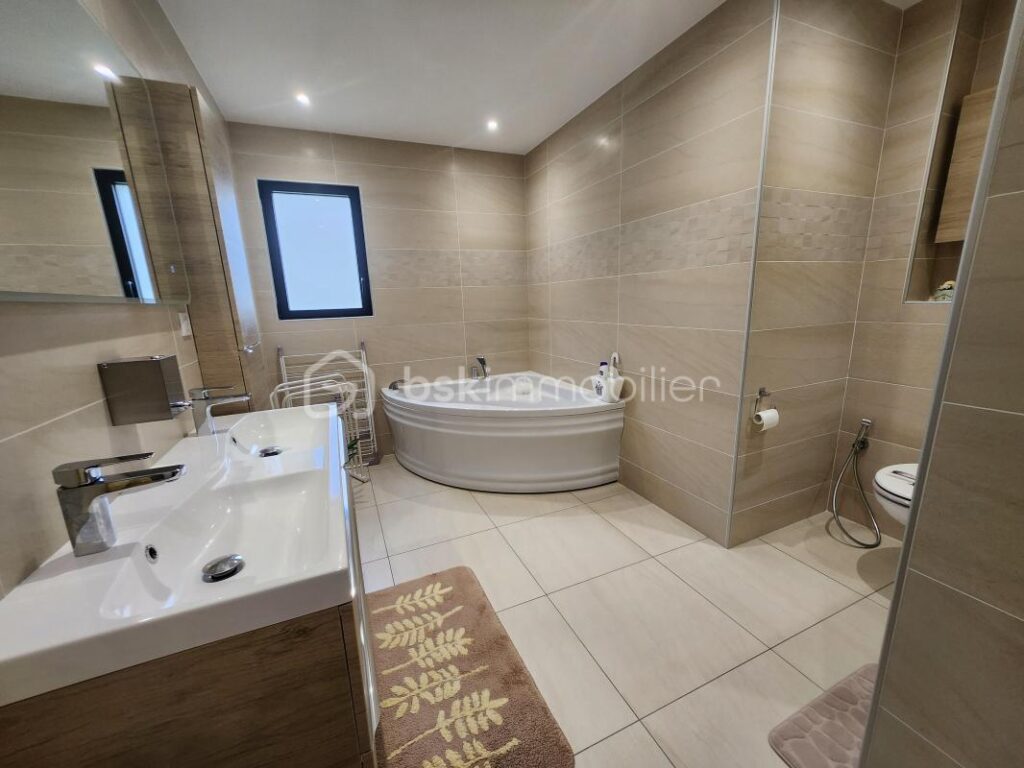 Magnifique Pavillon de plain pied de 131m² à Nevers – 5 pièces – 4 chambres – 130 m²