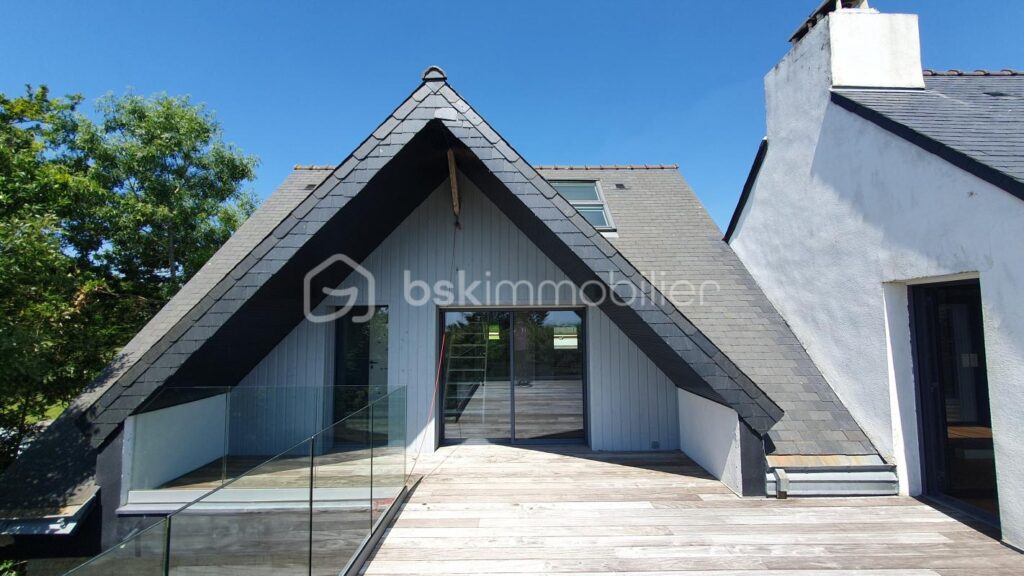 Maison 10 pièces de 210 m² – 10 pièces – 5 chambres – 210 m²