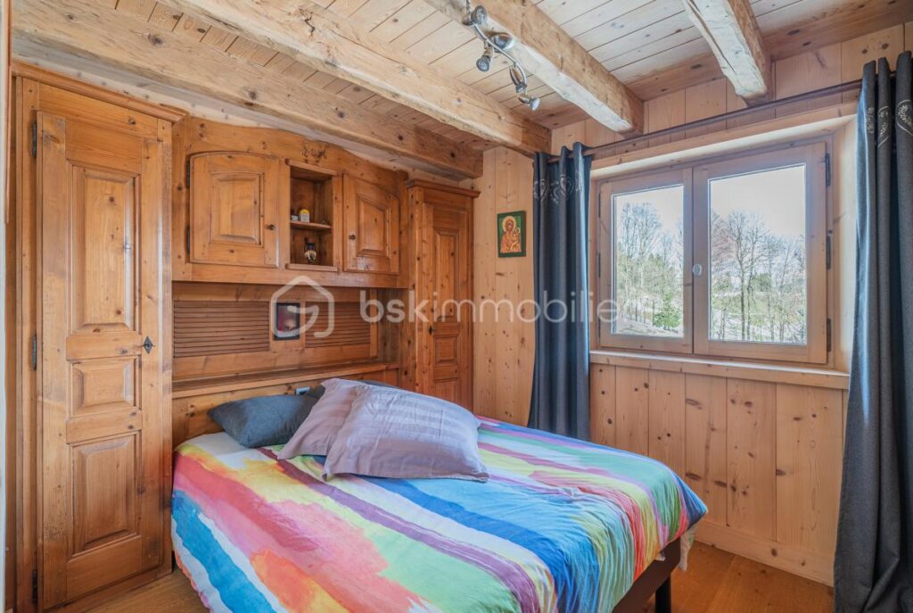 MEGEVE- CHALET FAMILIAL AU COEUR D’UN HAMEAU HISTORIQUE – 12 pièces – 7 chambres – 243 m²