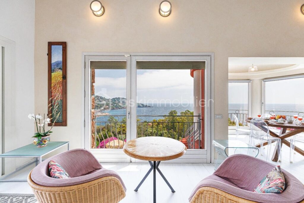 Superbe Maison rénovée de 219m2, 5 pièces, 4 chambres – Quartier du Trayas – 5 pièces – 4 chambres – 219 m²