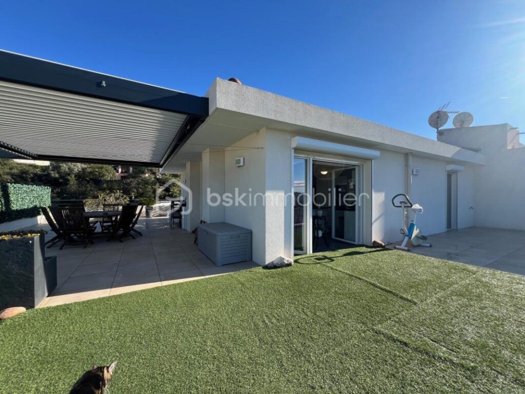 VILLA SUR LE TOIT D’EXCEPTION À VIDAUBAN – Coup de Coeur Assuré ! – 4 pièces – 3 chambres – 93 m²