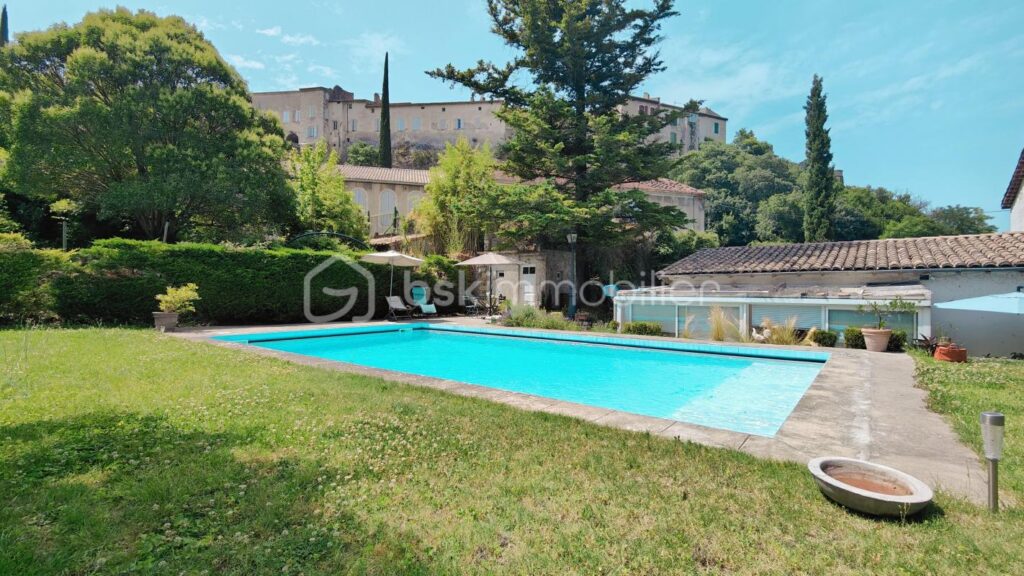 Maison bourgeoise – 10 pièces – 5 chambres – 190 m²