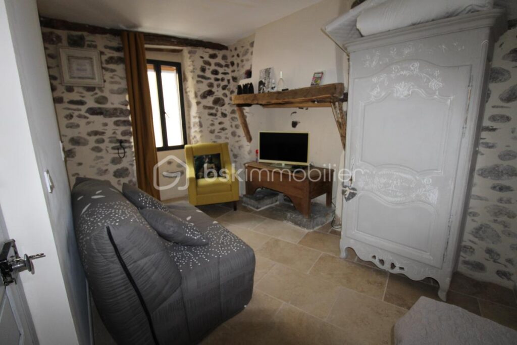 Maison de village en bord de rivière – 9 pièces – 3 chambres – 150 m²