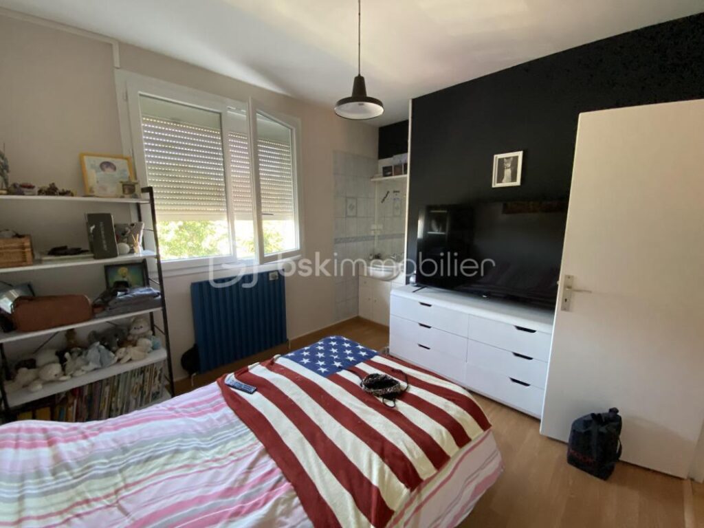 Maison avec piscine à vendre : Profitez de l&rsquo;évasion en ville ! – 5 pièces – 4 chambres – 140 m²