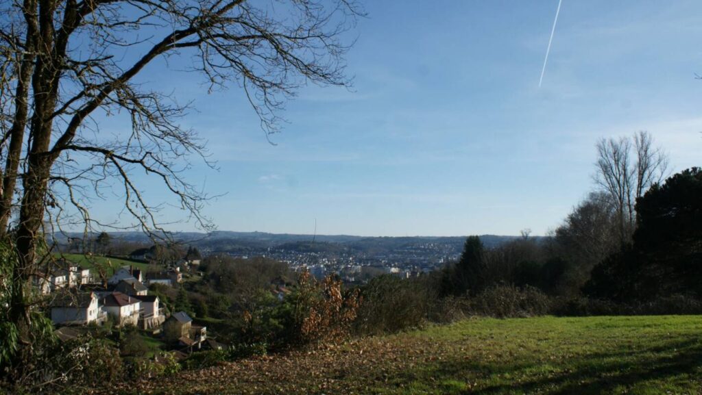 Terrain viabilisé 601 m² avec superbe vue – NR pièces – NR chambres – 601 m²