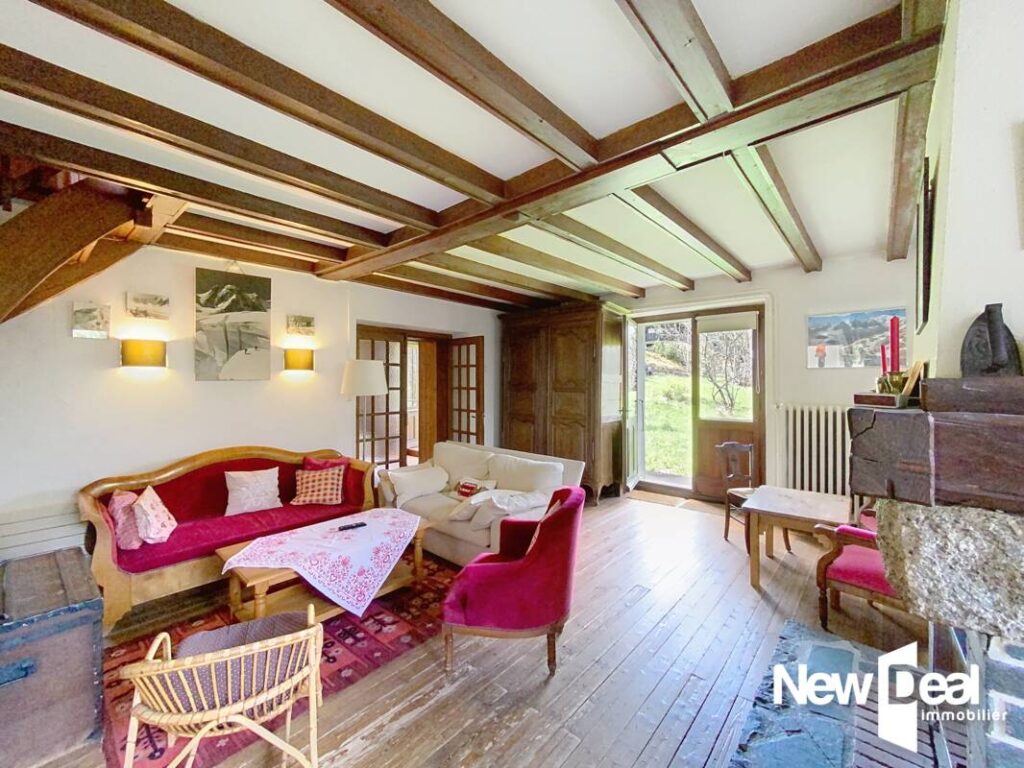 LES HOUCHES – MAISON DE PAYS – 15 pièces – 12 Chambres – 330 m² environ – Terrain 1897 m² – 15 pièces – 12 chambres – 333 m²