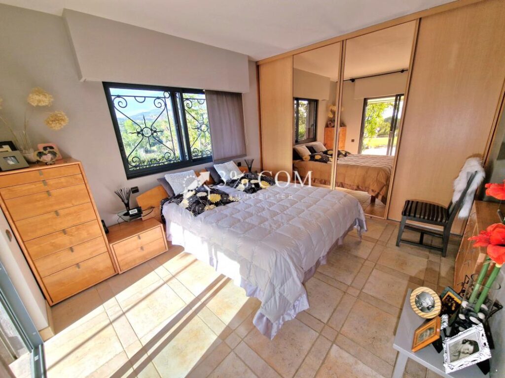 Villa de standing au coeur des Golfs de Saint-Raphaël – 6 pièces – 4 chambres – 196 m²
