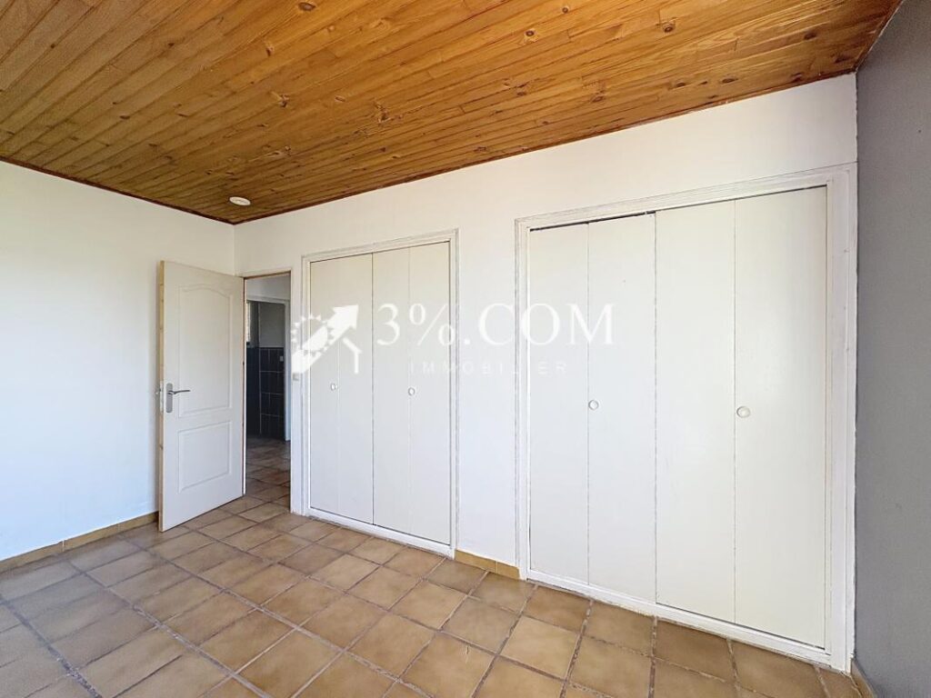 Charmante Maison de 178 m2 +Local professionnel de 150 m2 d – 8 pièces – 4 chambres – 178 m²