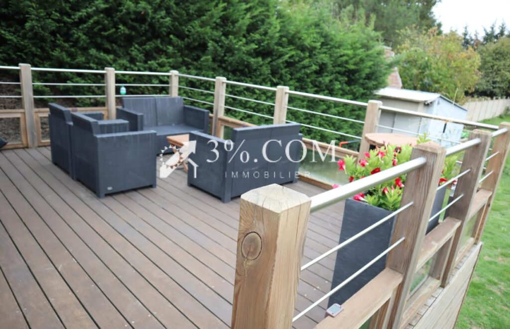 Maison 4 chambres, jardin, garages – 6 pièces – 4 chambres – 141 m²