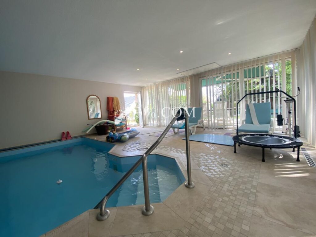 3%COM Belle propriété avec piscine intérieure sur 16 ares – 8 pièces – 5 chambres – 225 m²