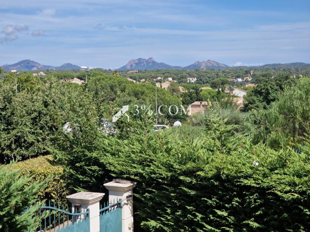 Luxueuse villa avec vue sur l’Estérel – 15 pièces – 11 chambres – 300 m²