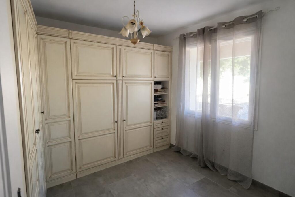 Ensemble immobilier Flassans 300 m2 – 11 pièces – 5 chambres – 330 m²