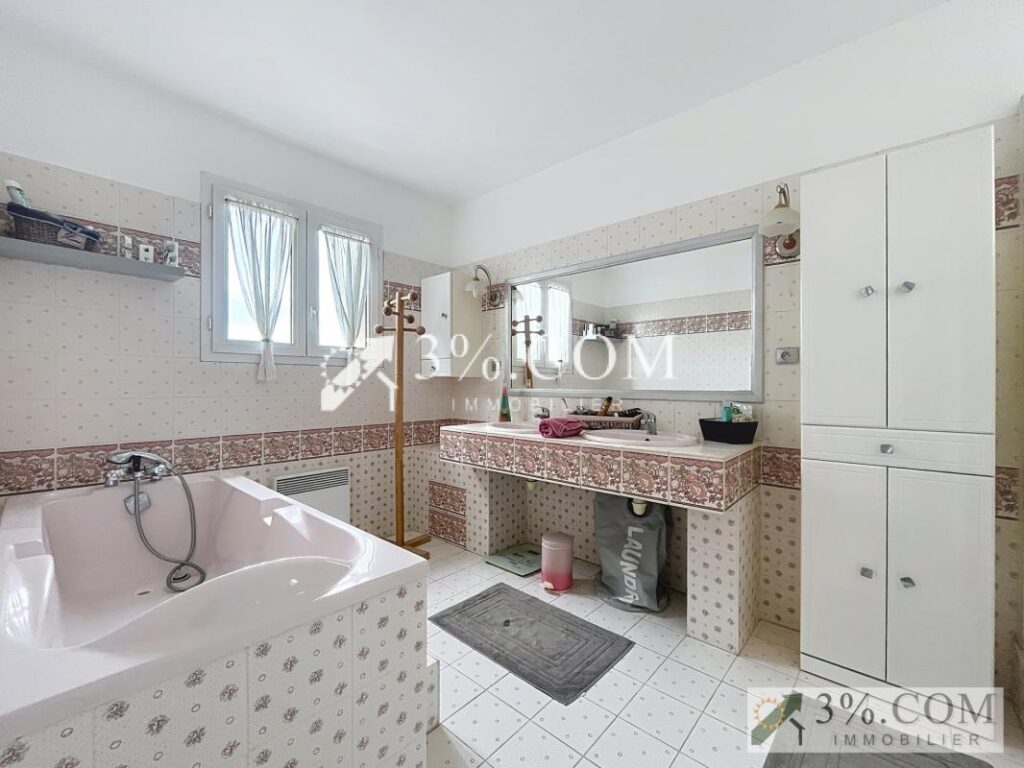 Maison 150,59 m2 habitables avec sous-sol et piscine dans se – 5 pièces – 4 chambres – 150 m²