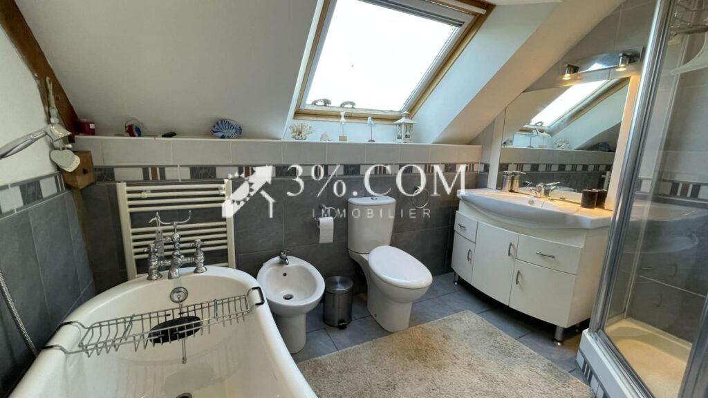 Maison en pierre avec potential gîte – 9 pièces – 5 chambres – 202 m²