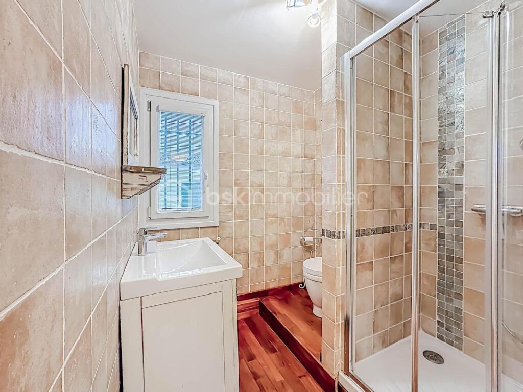 *** Villa T5 de 140m2 sur un terrain de 550m2 avec piscine et vue étangs à PALAVAS *** – 5 pièces – 4 chambres – 140 m²