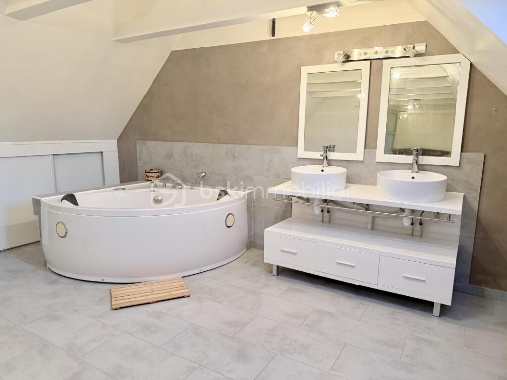 Maison familiale pleine de charme – Villeneuve-le-Comte (77) – 6 pièces – 5 chambres – 147 m²