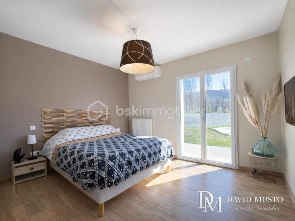 Maison Plain-Pied Lumbin – 5 pièces – 3 chambres – 108 m²