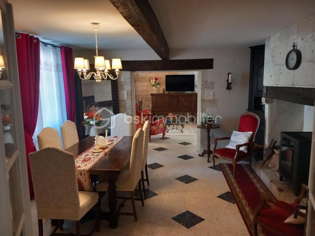 PROPRIETE DE VILLAGE EN PIERRE-3 CHAMBRES-MEZZANINE-JARDIN-CLOITRE – 5 pièces – 3 chambres – 181 m²