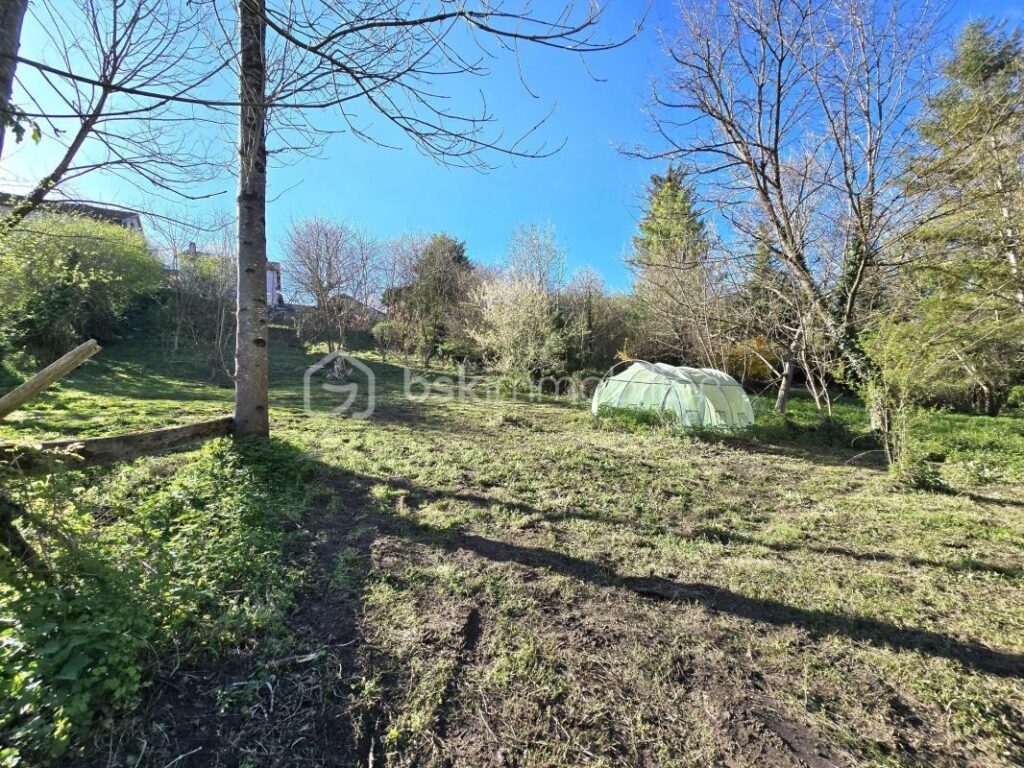 Maison avec dépendances + appartement indépendant – Vue dégagée sur la Chaîne des Puys – Impasse – Limons (63290) – 5 pièces – 3 chambres – 100 m²