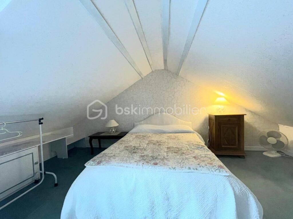 Maison de 164 m² avec piscine – CHEILLE – 7 pièces – 5 chambres – 164 m²