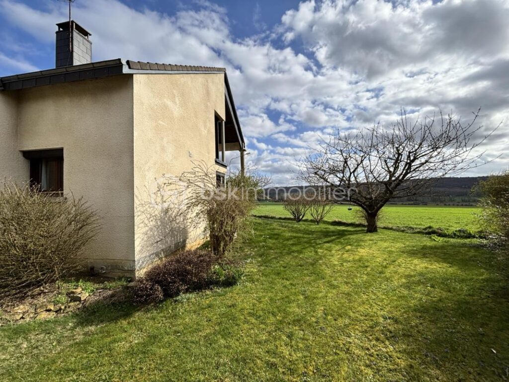 Belle maison T7 d’architecte à rafraîchir avec garage et jardin à Saint-Marceau – 7 pièces – 5 chambres – 165 m²