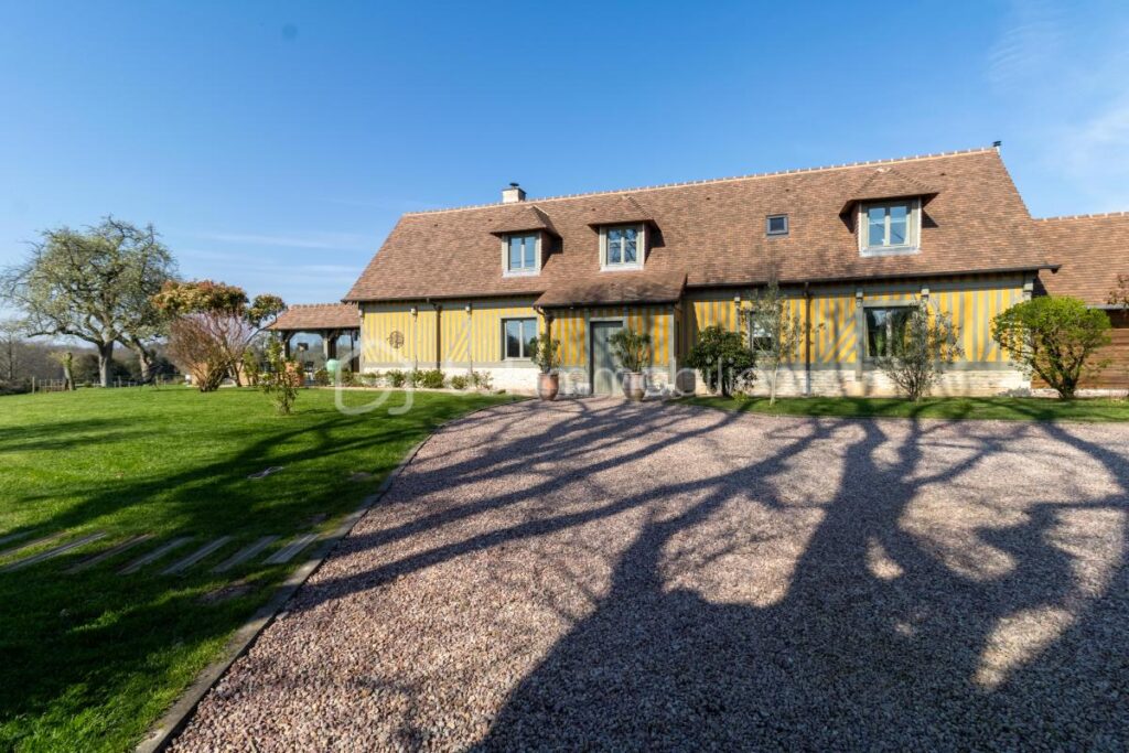Propriété normande de caractère avec vue vallée –Cadre d’exception – – 7 pièces – 4 chambres – 187 m²