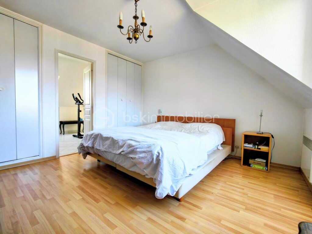 A l’abris des regards, belle maison familiale av 4 chambres et garage – 6 pièces – 4 chambres – 146 m²