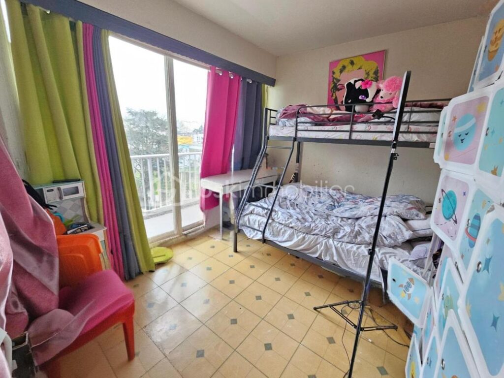Appartement F4 82m² 3 chambres grand balcon 30m² triple exposition cave parking – 4 pièces – 3 chambres – 82 m²