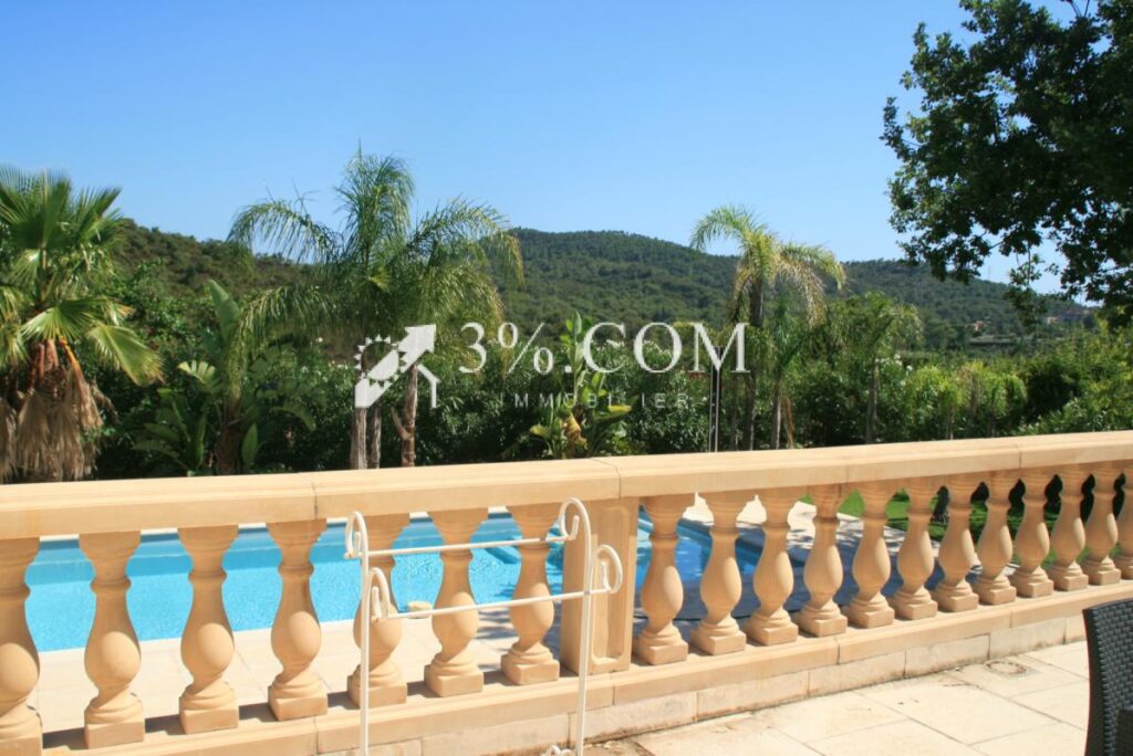 Magnifique villa avec vue incroyable à Valescure – 4 pièces – 3 chambres – 108 m²