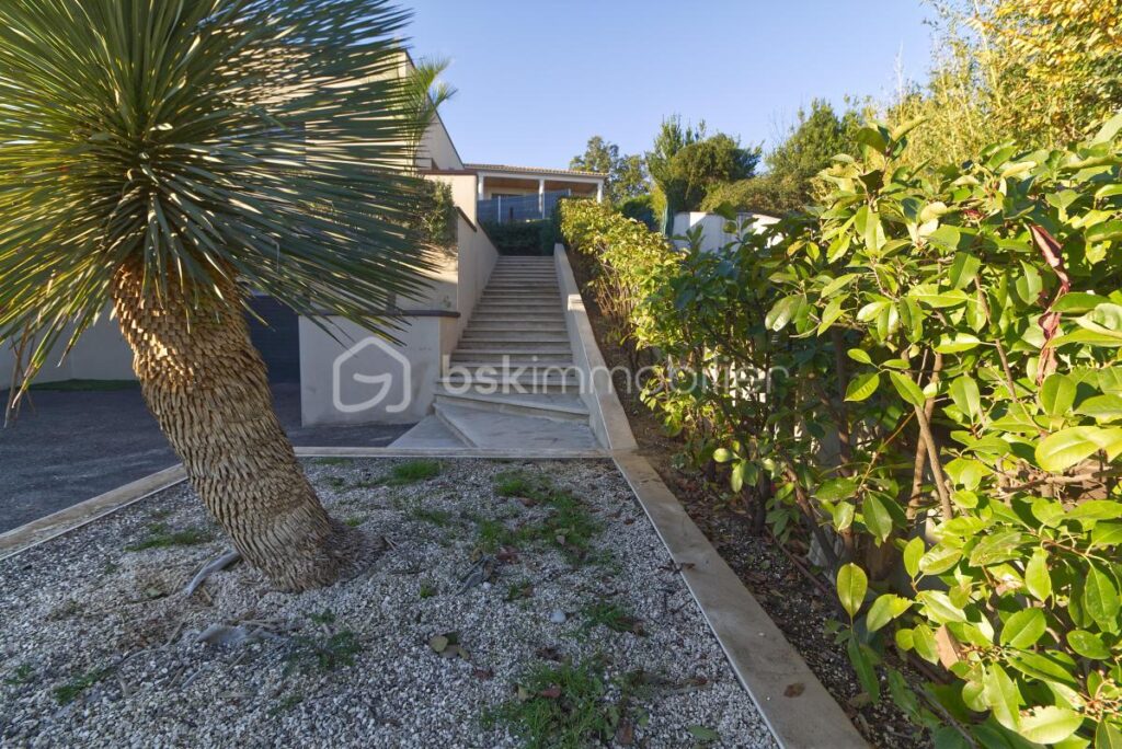 Villa contemporaine 165 M² – 6 pièces – 4 chambres – 165 m²