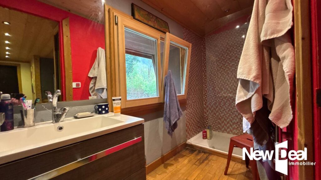 MAISON DE PAYS – 9 pièces – 5 Chambres – 265 m² surface Totale – Bergerie – Terrain 3610 m² – LES HOUCHES – 9 pièces – 5 chambres – 184 m²