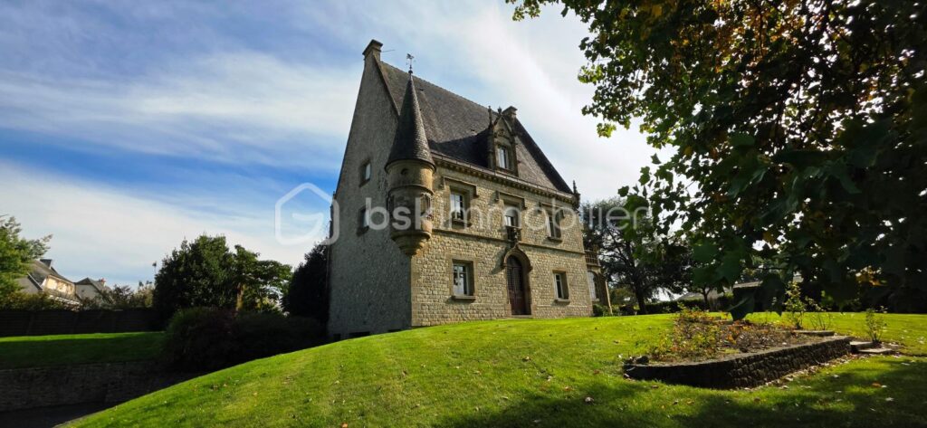 Demeure de caractère aux portes de Fougères – Bien rare sur le marché – 12 pièces – 5 chambres – 353 m²