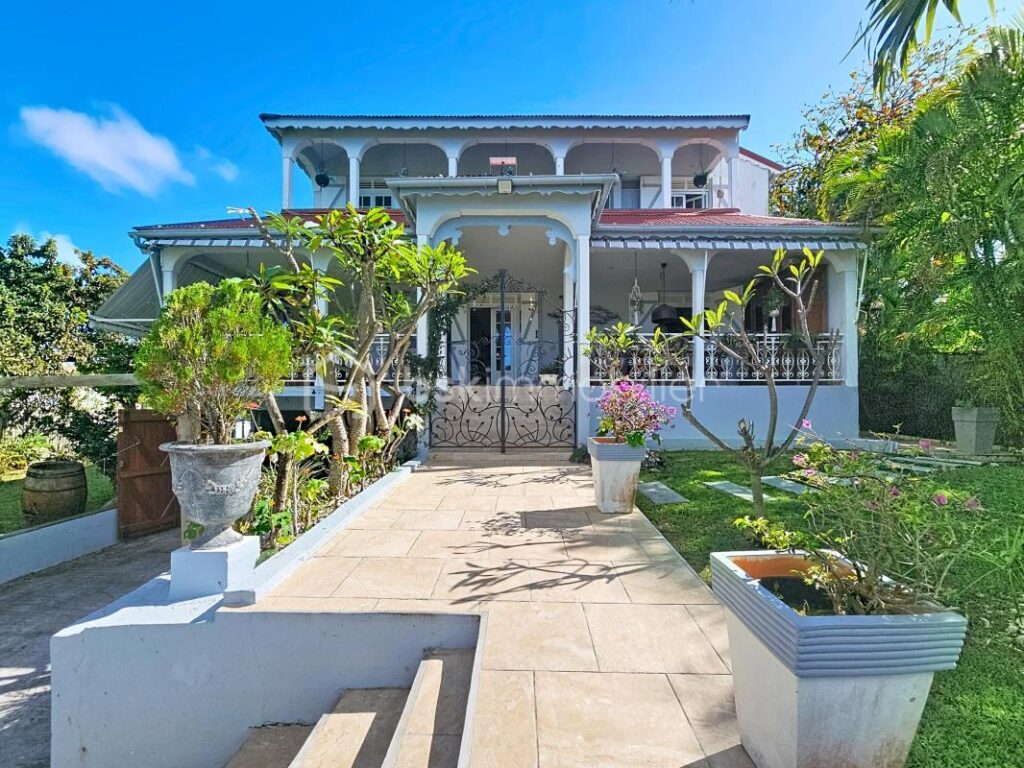 Villa de caractère 4 chambres Saint Francois – 6 pièces – 4 chambres – 165 m²