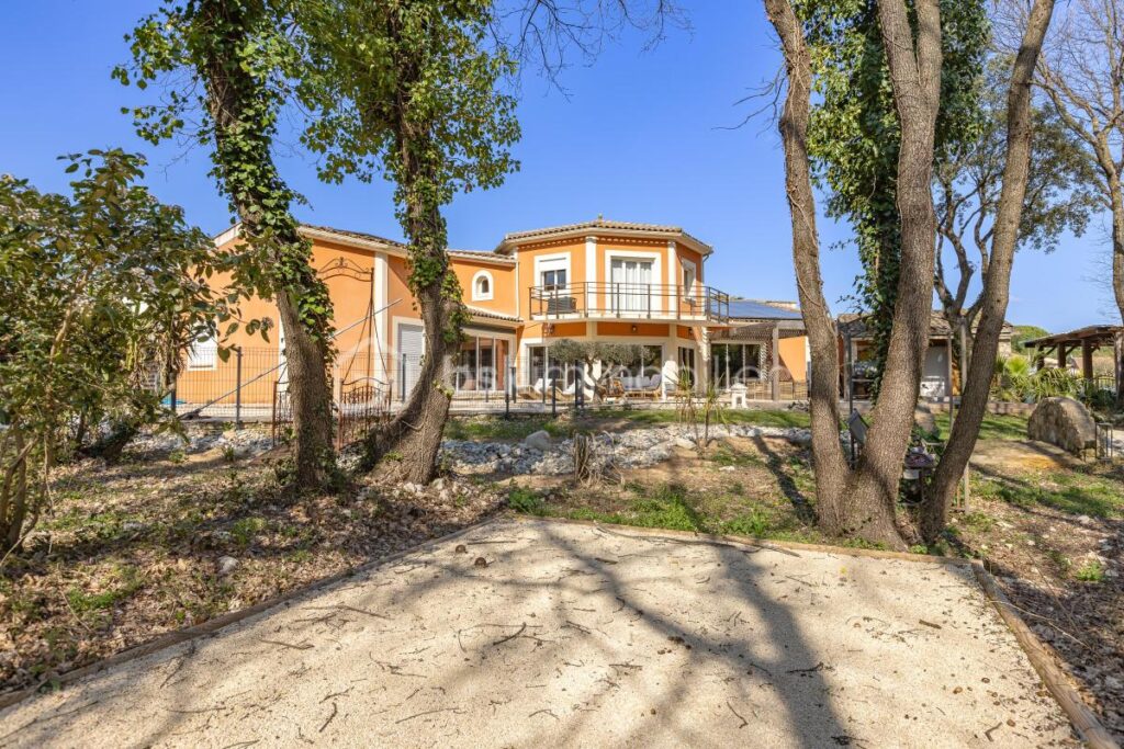 Propriété d’exception 337 m² – 5 dépendances – Revenus locatifs – DPE A – 9 pièces – 8 chambres – 337 m²