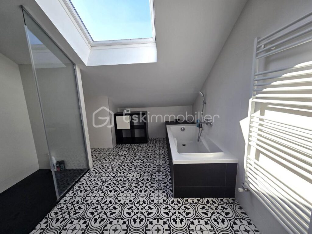 Villa contemporraine 490 000 € – 7 pièces – 5 chambres – 161 m²