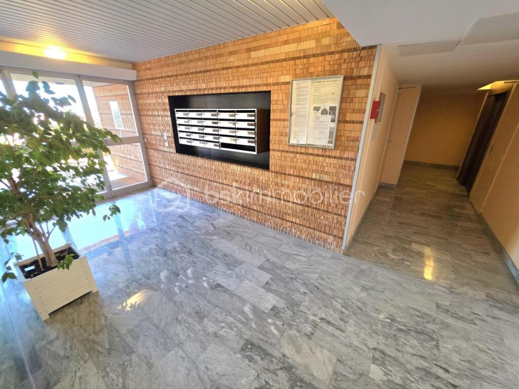 Superbe 2 pièces rénové – Dernier étage – Vue mer panoramique – 2 pièces – 1 chambre – 47 m²