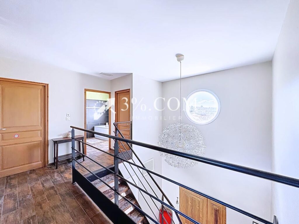 Villa contemporaine d&rsquo;architecte – 7 pièces dans un cadre na – 7 pièces – 4 chambres – 157 m²