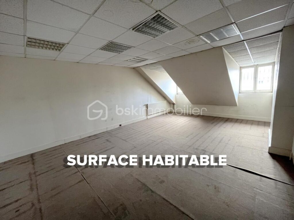 Douai hypercentre, immeuble mixte de 646 m2 (4 niveaux + caves) comprenant un local commercial, des bureaux et une surface habitable – 21 pièces – NR chambres – 625 m²