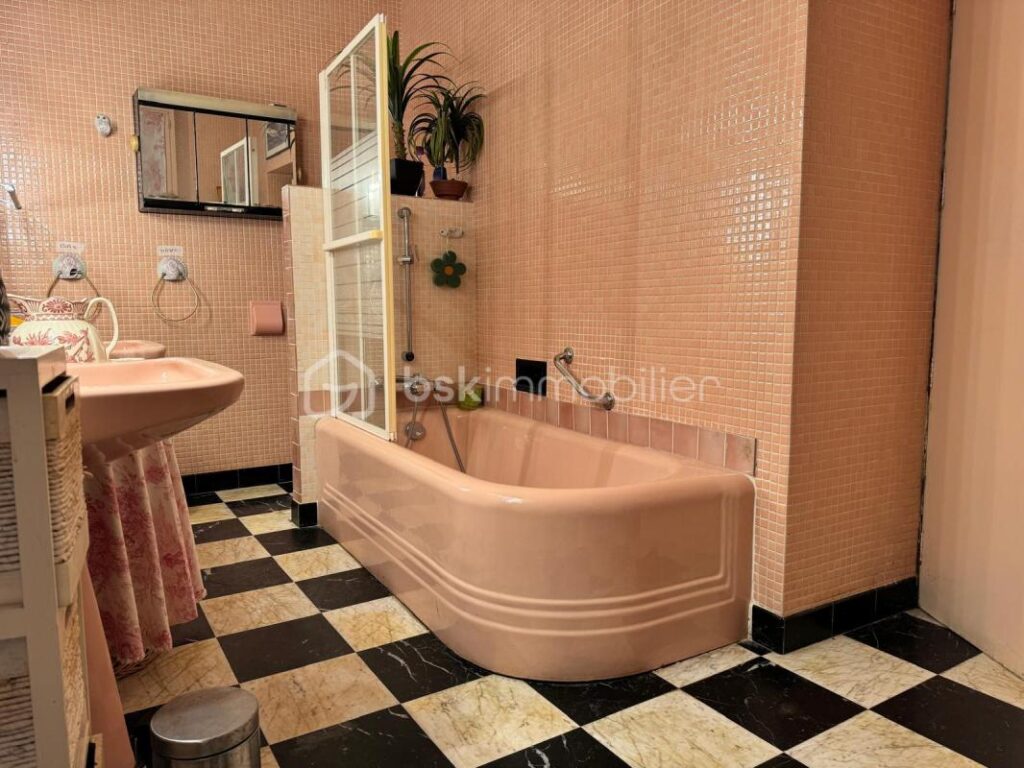 Demeure en pierres centre ville – 13 pièces – 7 chambres – 360 m²