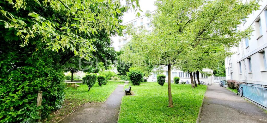 Vue dégagée en triple exposition au cœur de toutes les commodités – 3 pièces – 2 chambres – 70 m²