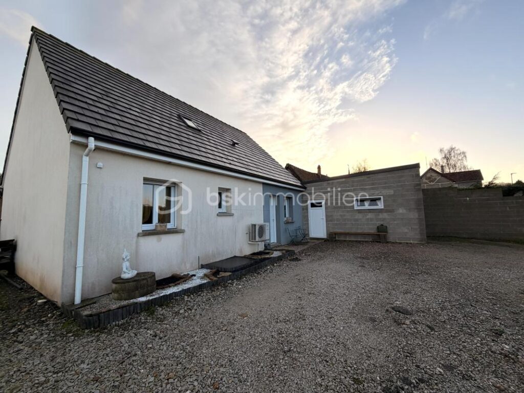 Maison de 2016, 4 chambres avec garage – 5 pièces – 4 chambres – 118 m²