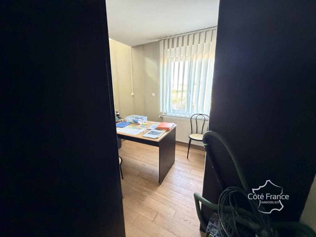 Maison 6 pièces 143 m2 1 880 m2 de terrain Bersillies (5 – 6 pièces – 4 chambres – 143 m²