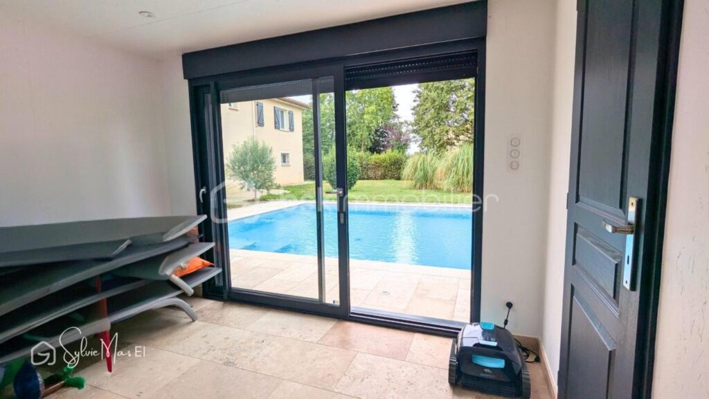 Élégante maison familiale avec piscine 220 m2 – vue imprenable – 8 pièces – 5 chambres – 220 m²