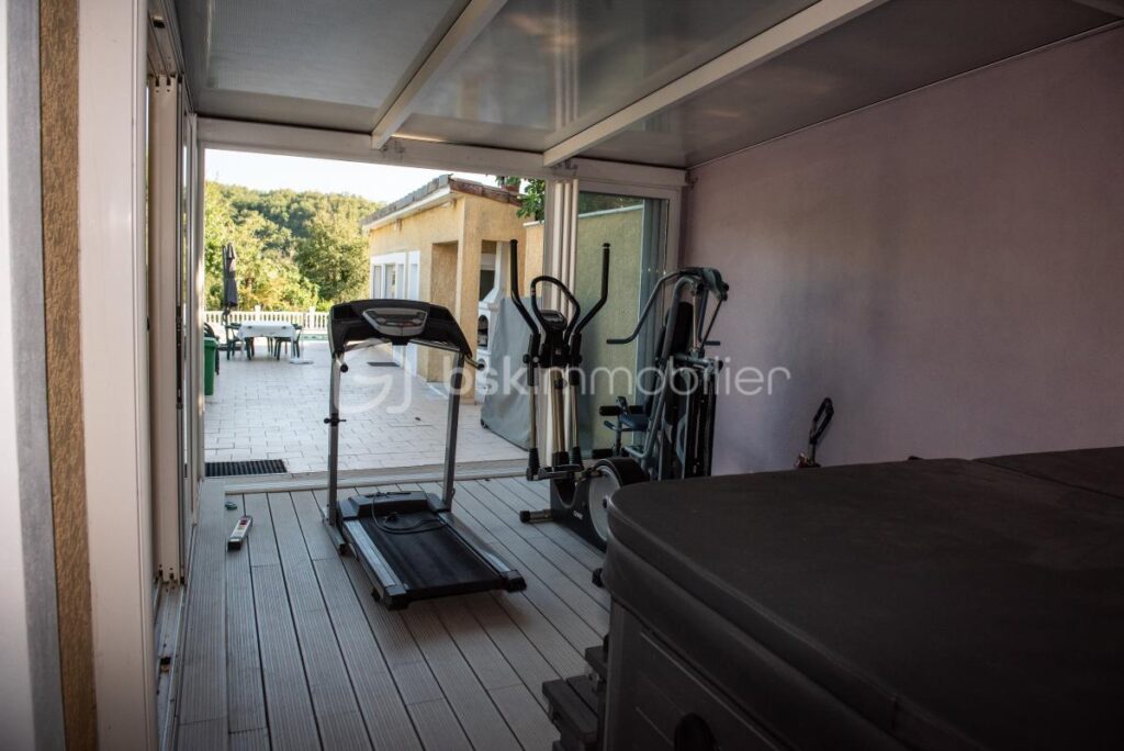 Villa, Gîte & 900 m² de Hangars à aménager – 16 pièces – 7 chambres – 340 m²