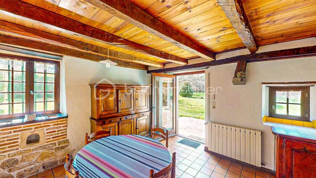 Ancien moulin sur un terrain plat de 8023m² proche du centre ville d’Hasparren ! – 6 pièces – 4 chambres – 128 m²