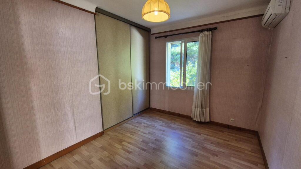 A VENDRE MAISON DEUX FACES TRAVERSANTE DE 152M² SUR TERRAIN DE 261M² A SAINT ANDRE – VUE SUR LES ALBERES – QUATRE CHAMBRES – GARAGE – CLIMATISATION REVERSIBLE – CHEMINEE – AUCUN VIS A VIS – 7 pièces – 4 chambres – 152 m²